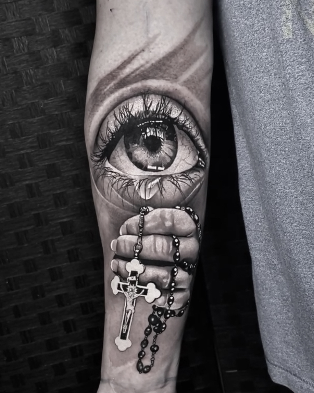Tattoo uploaded by Onny Somboon • #rose #foot #rosary #tattoo • Tattoodo